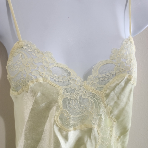 NWT Vintage Victoria's Secret Satin Slip -  Sexy Yellow Lace XS - Picture 2 of 9